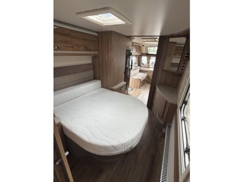 Swift Elite 645 Levelling system Mover Awning Solar panel Oven photo: 16