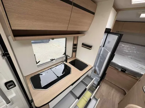 Rapido 850 F Queensbed + ohne Hubdach  Foto: 10
