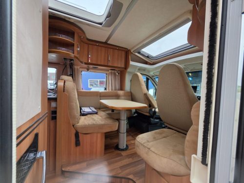 Hymer T 698 CL Queensbed, Omvormer etc.  foto: 3