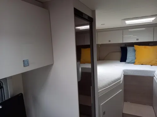 B&uuml;rstner Lineo 690 G - 155hp - Narrow camper photo: 13