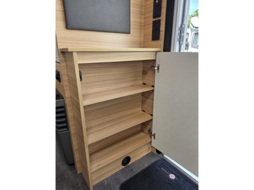 Dethleffs Summer Edition 470 FR U-shaped dinette, French bed photo: 12
