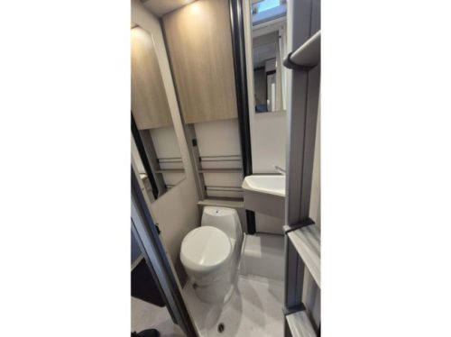 LMC Tracer A 690 Automatic Semi-integrated | Cruise control | Awning | Reversing camera | Shower |Toilet |4 Berths | photo: 2