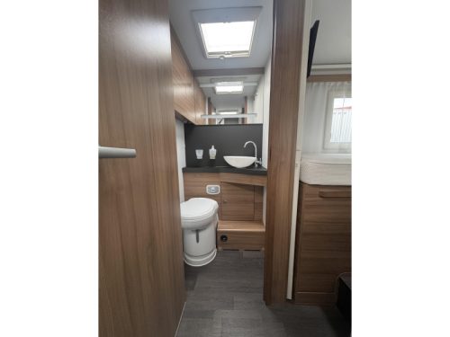 Adria Coral XL Plus A 670 SL photo : 19