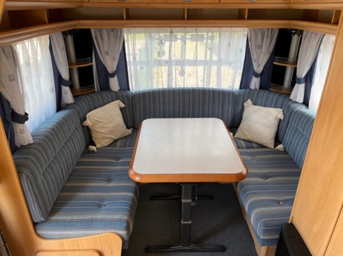 Hobby 450 De Luxe Easy fixed bed , dinette photo: 6