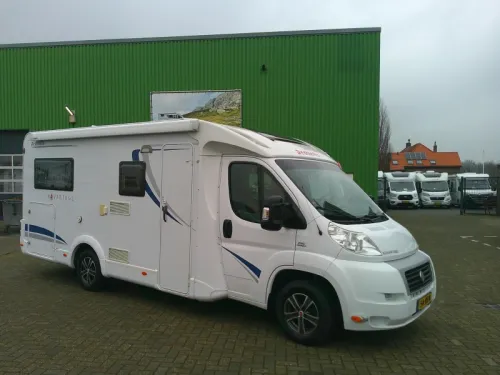 Dethleffs Advantage 6611 T low single beds