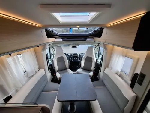 Adria Compact Select DL '27 Aut Markise Gro&szlig;er K&uuml;hlschrank Foto: 9