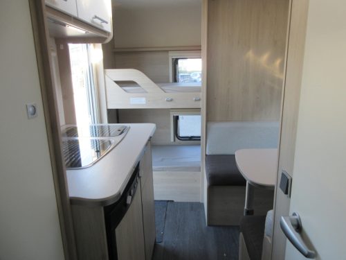 Caravelair Alba Family 426 WITH DOREMA AWNING photo: 3