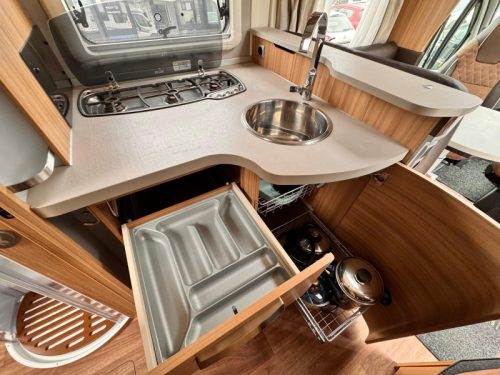 Knaus Sun Ti 700 LX Premium with Queen Bed photo: 10