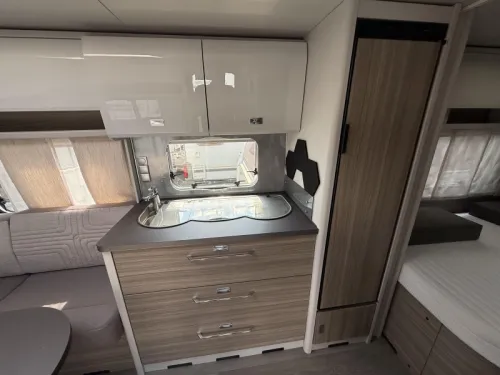 B&uuml;rstner Averso 490 TS Franz&ouml;sisches Bett Rundsitz Markise Foto: 17