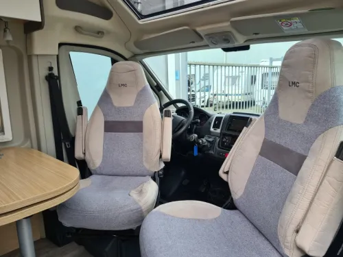 LMC Innovan 600 Skyroof - mid-Sept/Oct photo: 4