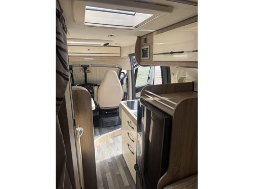 Karmann dexter 625 automatic 150 hp camper van length beds air conditioning leather awning tow bar alloy wheels 16 inch remis pleated blinds photo: 19