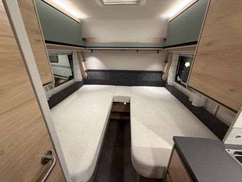 Dethleffs Wohnwagen 460 EL 2 BETTEN SITZGRUPPE AUS VERMIETUNG Foto: 4