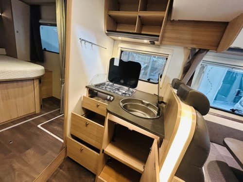 Sunlight T69L Queensbed et lit escamotable en bon &eacute;tat. photo: 15