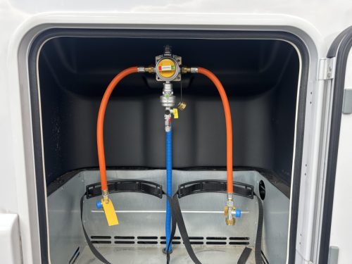 Rapido 866 F Lithium Roof air conditioning Towing hitch photo: 5
