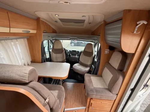 Adria Coral S 690 SP Queensbed Airco 2009 photo: 10
