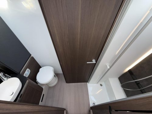Adria Coral Supreme 670 DL - 180 CV foto: 16
