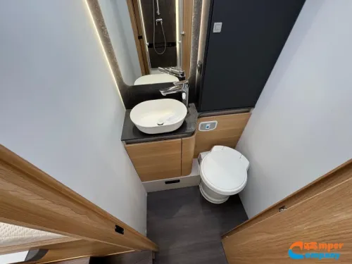Adria Matrix Plus 670 DL Single beds / Automatic  photo: 17