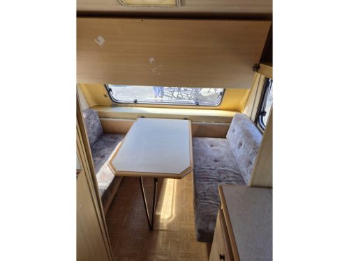 LMC Luxus 490 P Awning - Fold-over bed  photo: 10