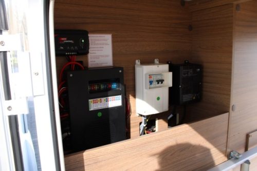 Junger Knaus VanSation 650 Peugeot 2.2 l/ 165 PS mit nur 7.873 km Einzelbetten (45 Foto: 11