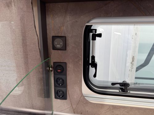 Hobby De Luxe 460 UFE Franz&ouml;sisches Bett & Rundsitzgruppe! Foto: 21