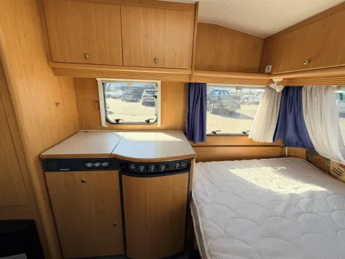 Dethleffs Family 490 TK Family Caravan with awning photo: 3