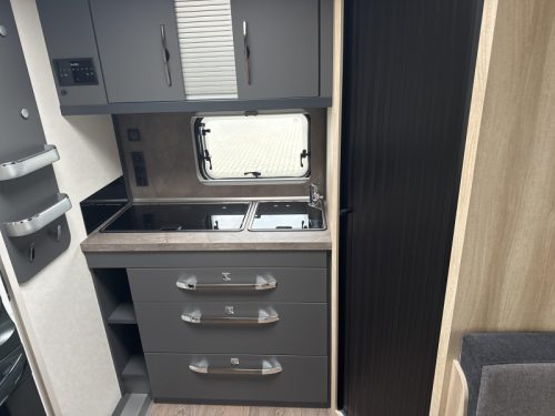 Hobby De Luxe 460 SL Modell 2027 Foto: 8
