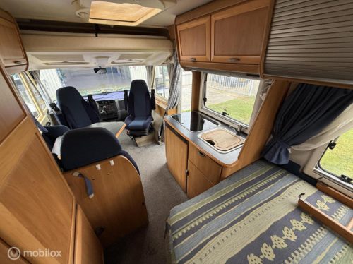 Hymer B574 &ndash; Ger&auml;umiges Vollintegriert-Wohnmobil mit Festbett UND ger&auml;umigem Hubbett Foto: 19