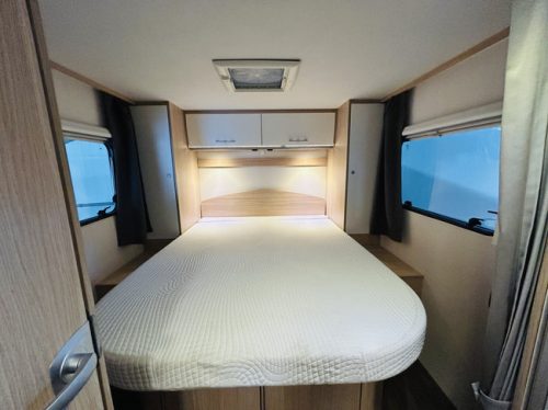 Sunlight T69L Queensbed et lit escamotable en bon &eacute;tat. photo: 16