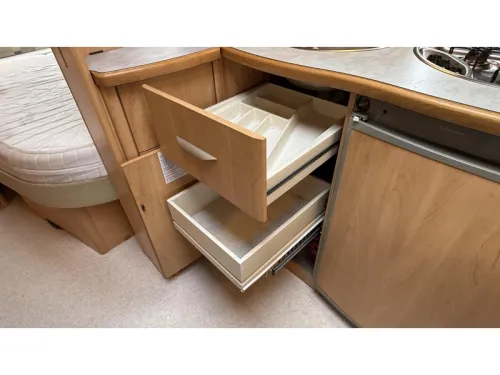 Fendt Saphir 470 TF French bed dinette toilet photo: 9