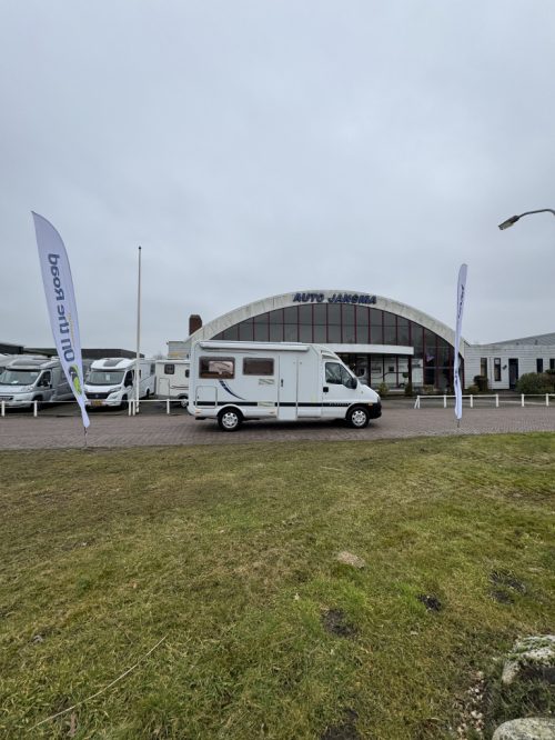 Dethleffs Globebus 1 110 HP, Transverse bed, half-dinette, swivel seats, Engine air conditioning, neat camper, length 6.00 Year 2006 Camper centrum on the road Marum photo: 27