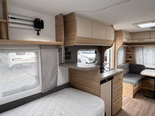 Fendt Bianco Selection 465 TG Single beds - Awning photo: 15