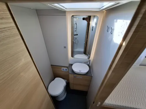 Adria Matrix Select 670 SL 2027 aut Markise 180PS 5 Sitzpl&auml;tze Foto: 16