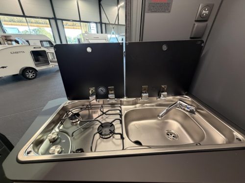 Adria Twin Sports 640 SGX pop-top roof / automatic photo: 23