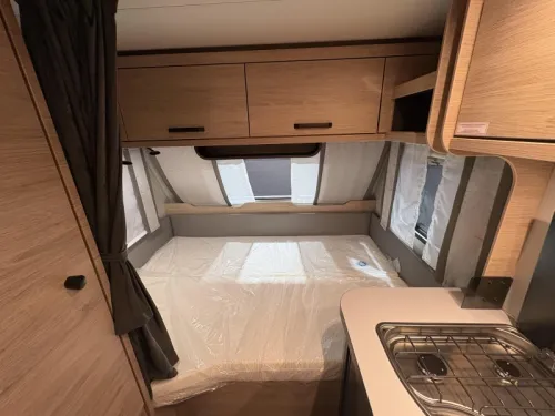 Weinsberg CaraOne Edition HOT 390 QD dinette / transverse bed  photo: 13