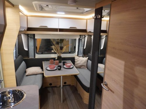 Knaus Sudwind Black Selection 460 EU ENKELE BEDDEN Foto: 6