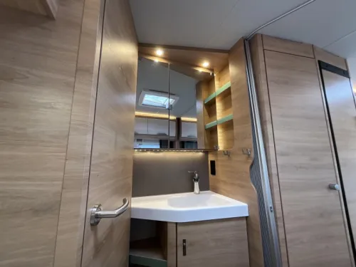 Knaus Sudwind Black Selection 540 FDK STAPELBED-6 PERSOONS  Foto: 6
