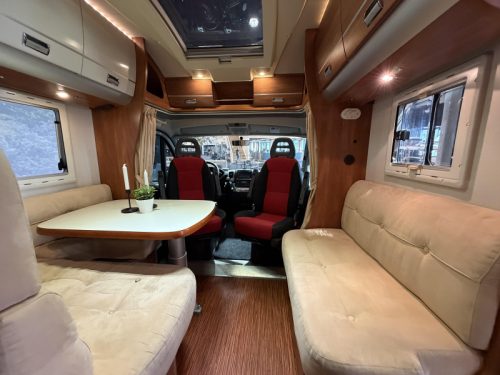 Autocaravana Laika Kreos 3008 sistema de nivelaci&oacute;n/panel solar foto: 6