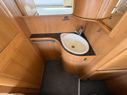 Hymer B 574 130HP, Fixed bed, Great layout photo: 19