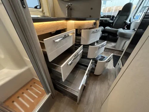 Hymer Exsis-I 678 Einzelbetten, Hubdach  Foto: 12