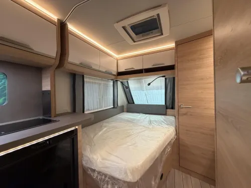 Knaus Sudwind Black Selection 450 FU Dachklimaanlage / franz&ouml;sisches Bett Foto: 20