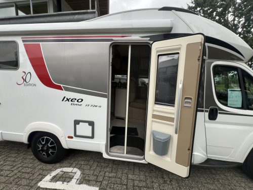 B&uuml;rstner Ixeo IT 726 G LITS JUMEAUX+LIT DE TOIT EURO6 CLIM DE TOIT photo : 5