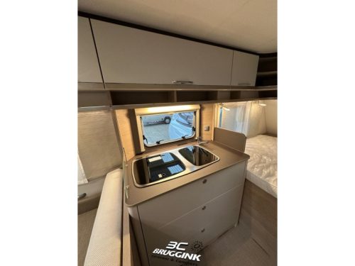 B&uuml;rstner Premio 395 TS TRANSVERSE BED 210CM 1,500 KG photo: 3