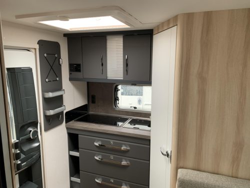 Hobby De Luxe 460 SFF Awning/TV mount/1500kg photo: 4