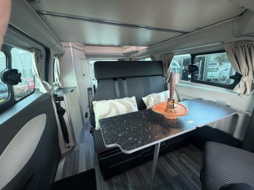 Westfalia Ford Nugget Hochdach Kastenwagen Klimaanlage Tempomat 4 Schlafpl&auml;tze 2x Solarpanel K&uuml;che Anh&auml;ngerkupplung LM 18 Zoll Foto: 11