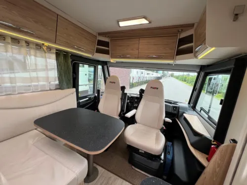 Pilote Essentiel G 650 6.5M LONG/OVERHEAD CUPBOARDS photo: 5