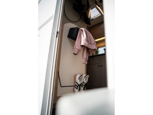 LMC Tracer 690EL model 2027 single beds  photo: 30