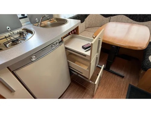 Fendt Saphir 470 TF French bed dinette toilet photo: 9