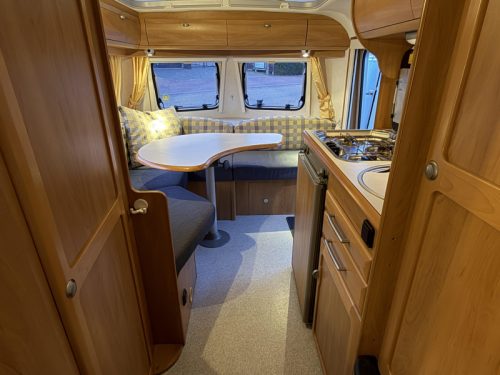 Eriba Touring Troll 550 GT RUNDSITZGRUPPE-RANGIERHILFE-VORZELT  Foto: 7