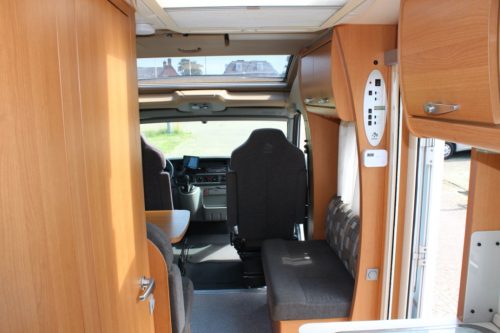 Knaus Sun Ti 700 Meg, Querbett, Garage, drehbare Vordersitze, Halbdinette, Sitzbank. Bj. 2008 Marum (Groningen) Foto: 10