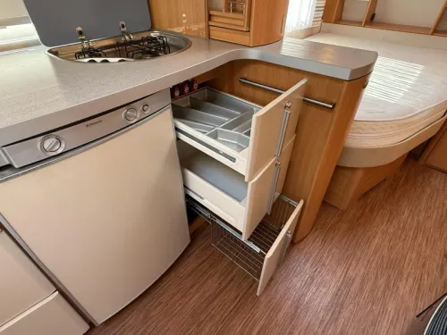 Fendt Saphir 510 TFB French bed dinette toilet photo: 7
